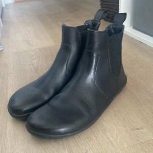 Vivo Barefoot leather booths with thermal insoles